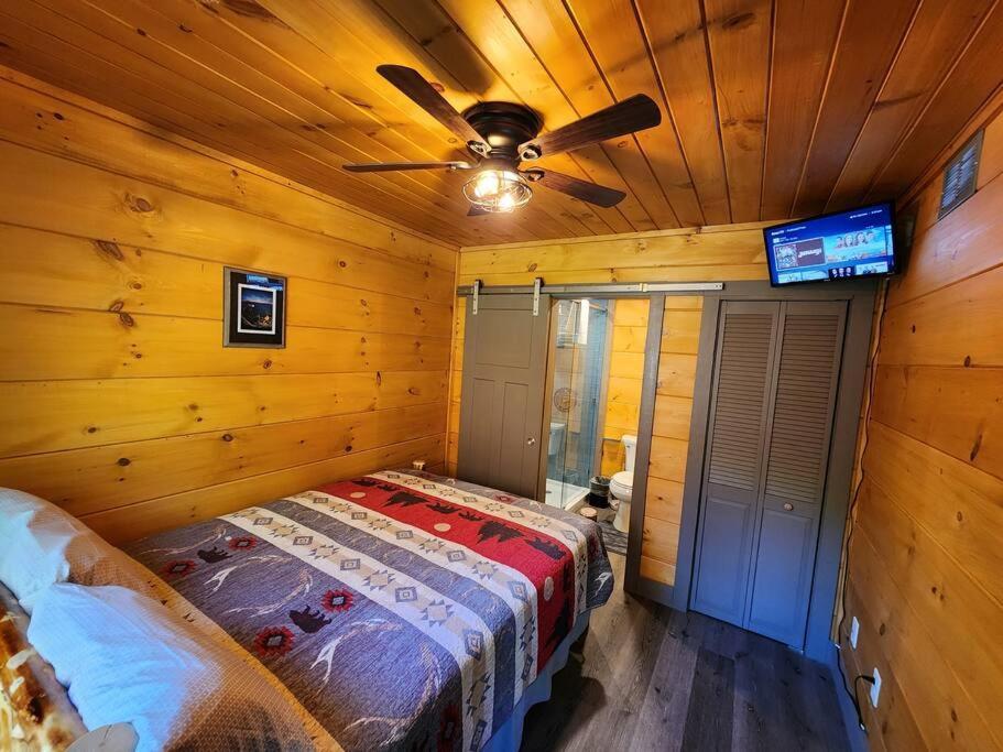 Dancing Bear Cabin- Relax & Enjoy! เซอเวียร์วีล ภายนอก รูปภาพ