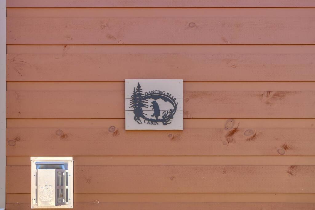 Dancing Bear Cabin- Relax & Enjoy! เซอเวียร์วีล ภายนอก รูปภาพ