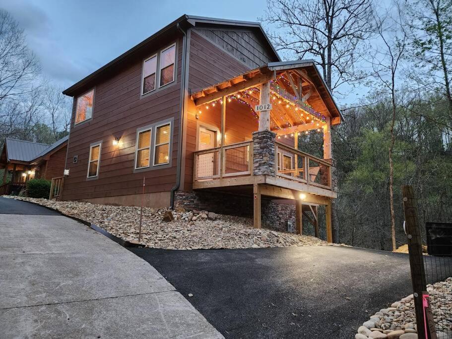 Dancing Bear Cabin- Relax & Enjoy! เซอเวียร์วีล ภายนอก รูปภาพ
