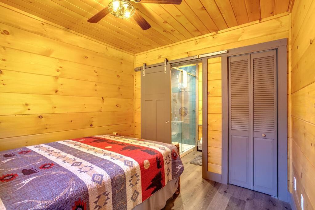 Dancing Bear Cabin- Relax & Enjoy! เซอเวียร์วีล ภายนอก รูปภาพ