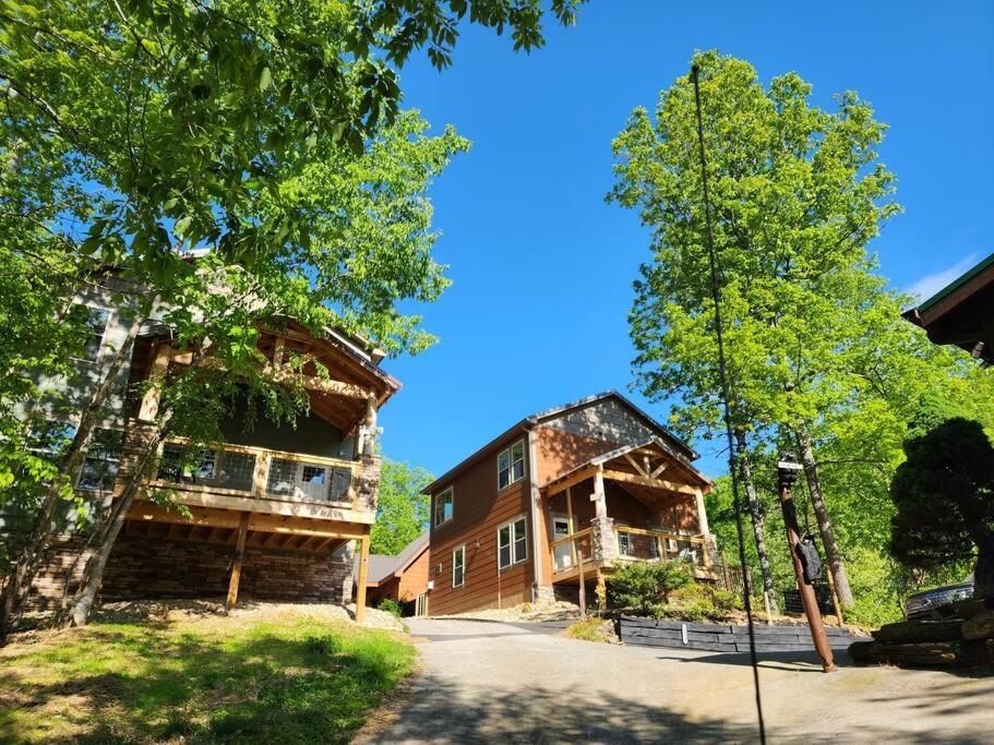Dancing Bear Cabin- Relax & Enjoy! เซอเวียร์วีล ภายนอก รูปภาพ