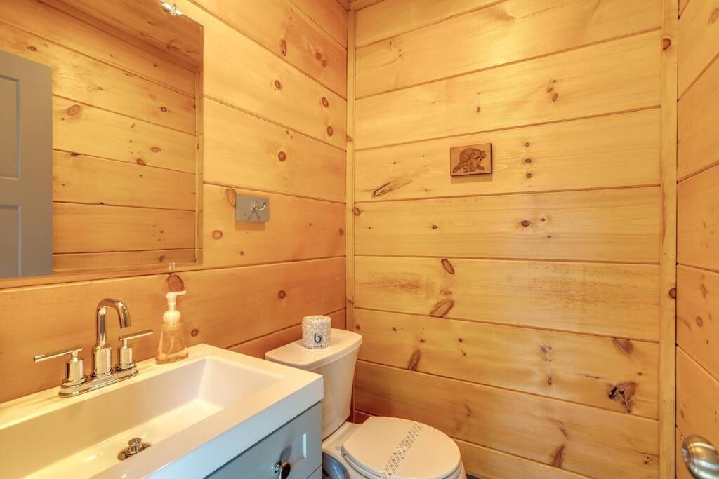 Dancing Bear Cabin- Relax & Enjoy! เซอเวียร์วีล ภายนอก รูปภาพ