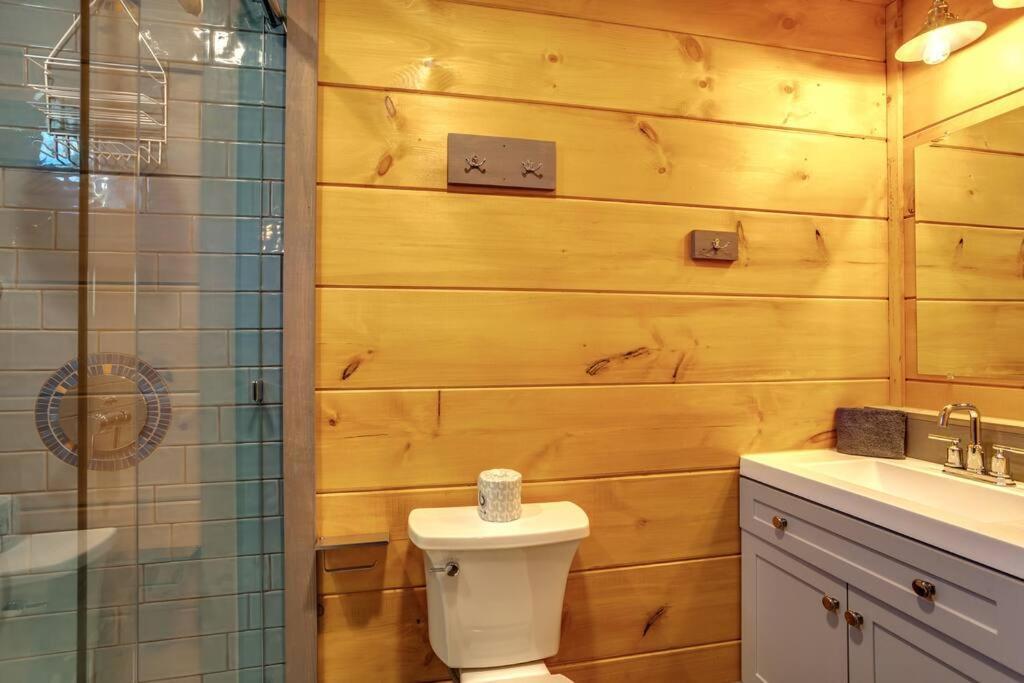 Dancing Bear Cabin- Relax & Enjoy! เซอเวียร์วีล ภายนอก รูปภาพ
