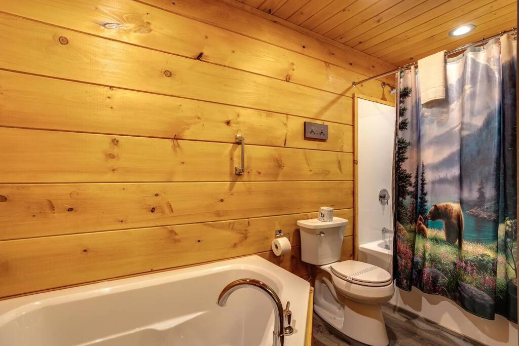 Dancing Bear Cabin- Relax & Enjoy! เซอเวียร์วีล ภายนอก รูปภาพ