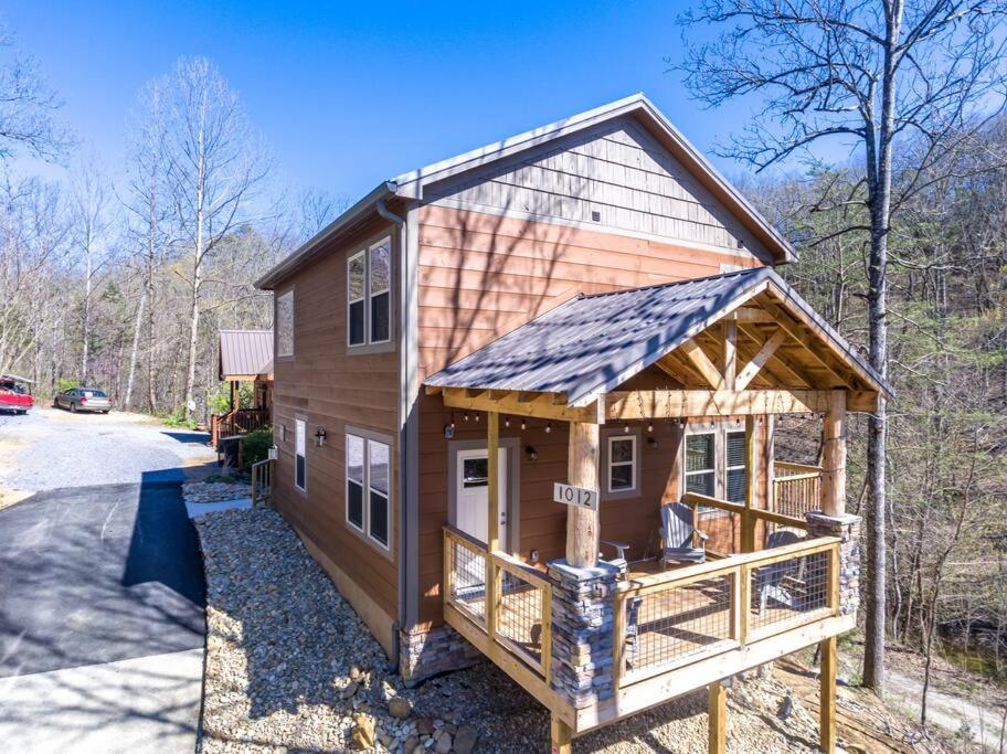 Dancing Bear Cabin- Relax & Enjoy! เซอเวียร์วีล ภายนอก รูปภาพ