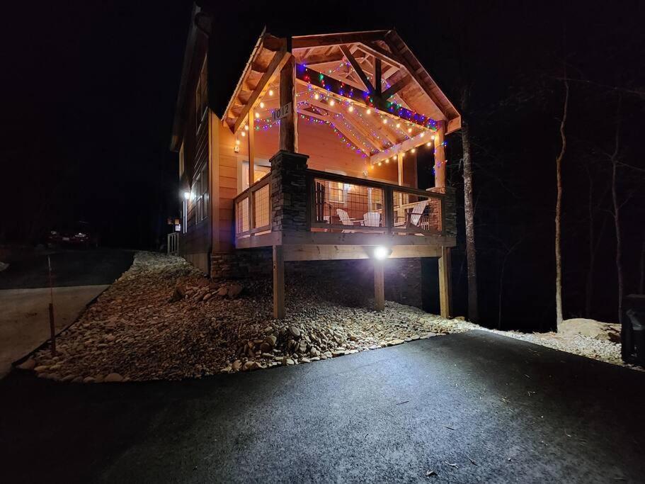 Dancing Bear Cabin- Relax & Enjoy! เซอเวียร์วีล ภายนอก รูปภาพ