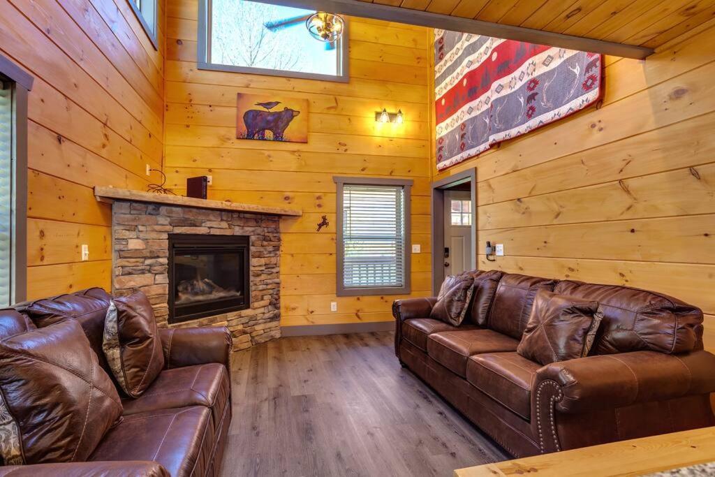 Dancing Bear Cabin- Relax & Enjoy! เซอเวียร์วีล ภายนอก รูปภาพ