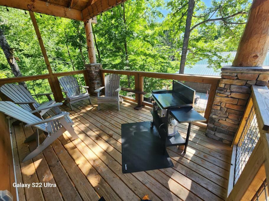 Dancing Bear Cabin- Relax & Enjoy! เซอเวียร์วีล ภายนอก รูปภาพ